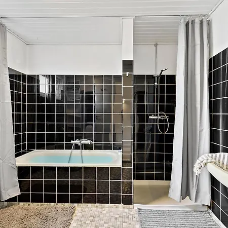 Сasa de vacaciones Amazing In With Kitchen Skibby